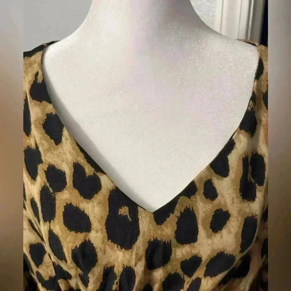 SHEIN Cheetah print top asymmetrical with v neck side zipper in black & tan LG - Picture 7 of 11
